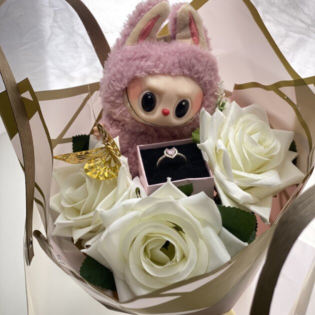 Bouquet Labubu avec bague Pandora 925