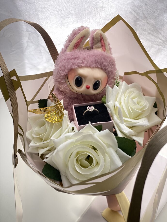 Bouquet Labubu avec bague Pandora 925