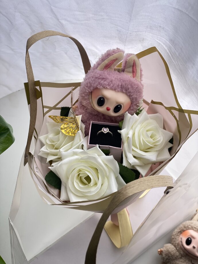 ⁦Bouquet Labubu avec bague Pandora 925⁩ - الصورة ⁦2⁩